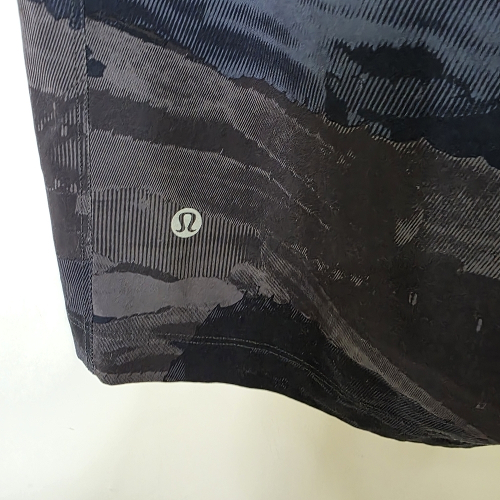 Lululemon Abstract print Athleasure shorts - Picture 6 of 10